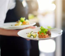 Zutaten aus der Region. Aromen aus dem Herzen.: Speisekarte für die Sinne - Natur- & Sporthotel Zuflucht